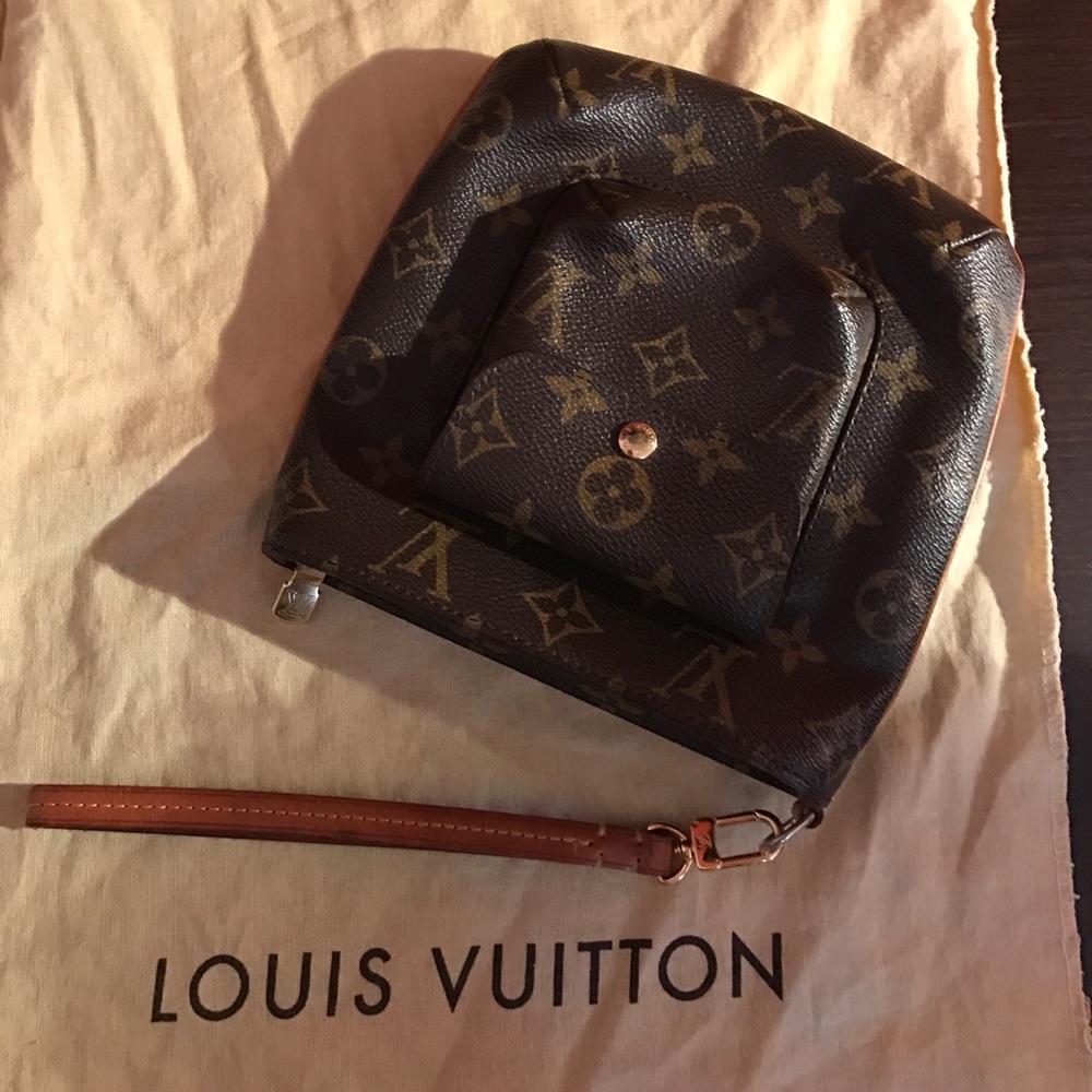 LV Wristlet bought in Milan.